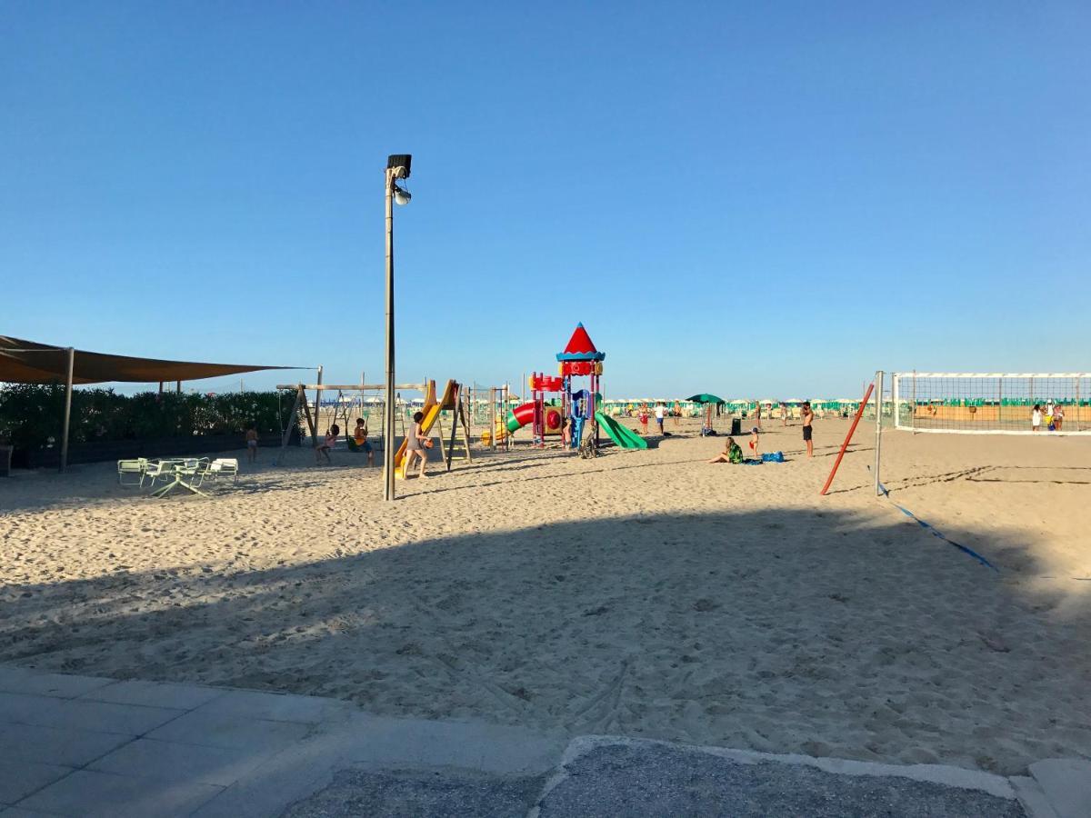Dena Chalets - Lido Di Spina At The Beach Bagian luar foto